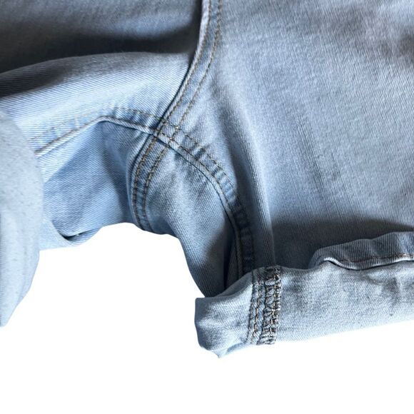 Meri Skye (Dia) Lightwash distressed denim shorts - Picture 4 of 7